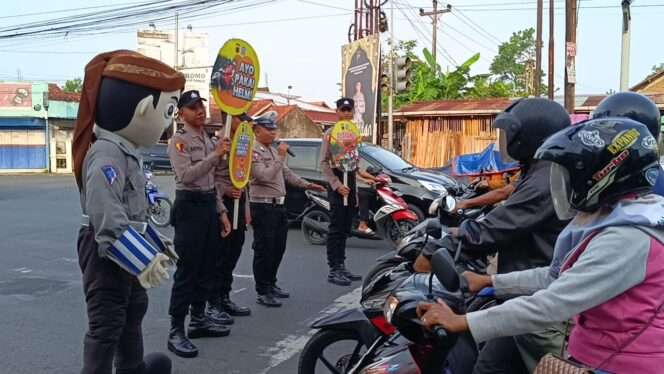 
					Satlantas Polres Purbalingga Menggelar Aksi Simpatik untuk Sosialisasi Tertib Berlalu Lintas