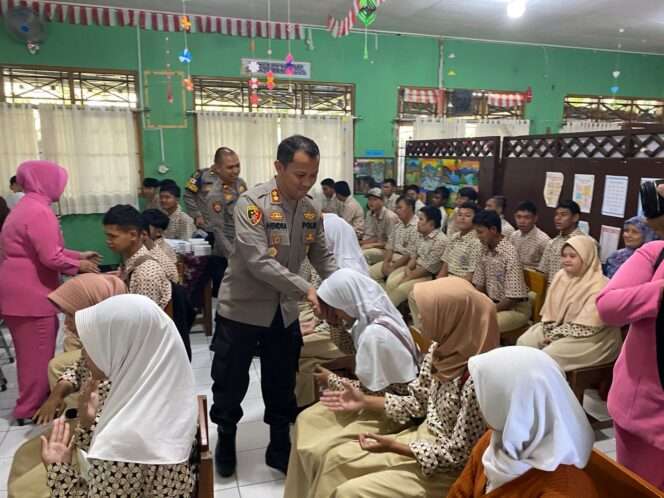 
					Bakti Kesehatan Hari Bhayangkara ke-78 di Purbalingga: Kepolisian Peduli Kesehatan Siswa Difabel