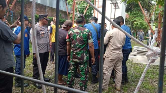 
					Pria Depresi Panjat Tower Seluler di Purbalingga, Berhasil Dievakuasi dengan Selamat