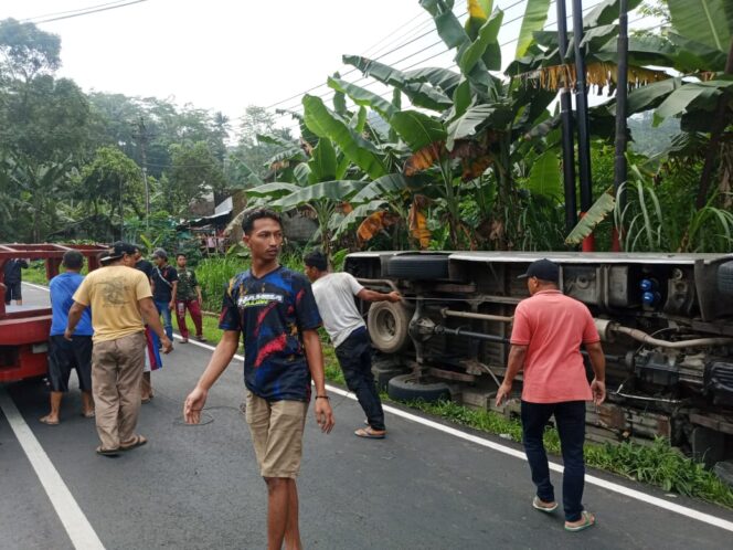 
					Tragisnya Kecelakaan di Purbalingga: Mobil Terguling, 11 Luka-luka