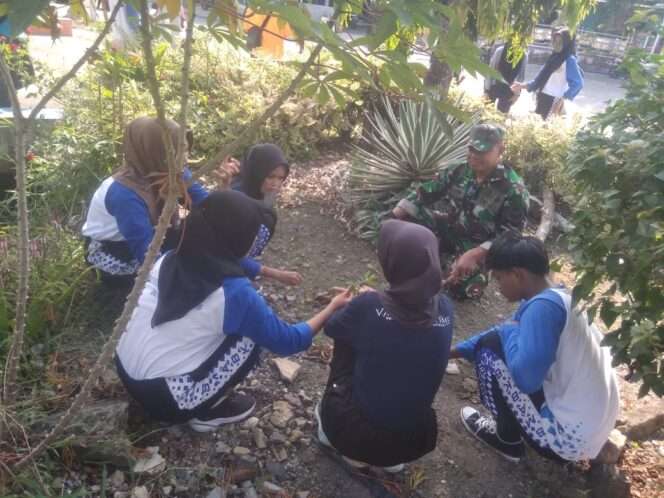 
					Babinsa Klewor Boyolali Bangun Komunikasi Sosial dengan Siswa SMPN 1 Kemusu