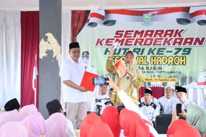 
					Bupati Petahana Purbalingga Hadiri Festival Hadroh di Desa Kasih, Dukung Semarak HUT RI Ke-79