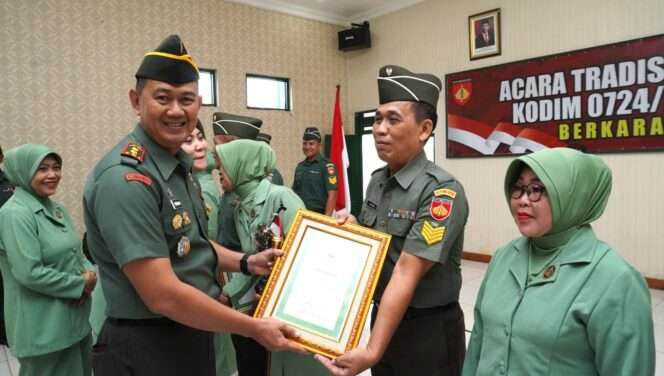 
					Wisuda Purna Tugas: Dandim 0724/Boyolali Lepas Empat Anggotanya