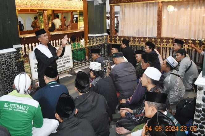 
					Rihlah Ziarah Waliyullah Jawa Tengah: Momen Spiritual bagi Keluarga Besar Madrasah Al-Ittihaad 02 Banyumas