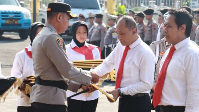 
					Kapolres Purbalingga Berikan Penghargaan Prestasi Cemerlang kepada Belasan Personel