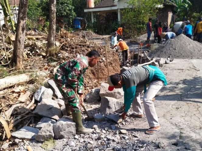 
					Karya Bakti TNI di Boyolali: Pembangunan Talud Jalan untuk Masyarakat